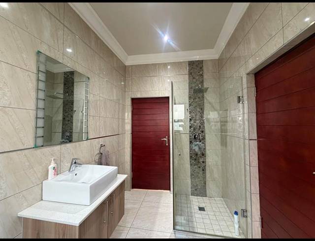 4 BEDROOM HOUSE FOR SALE IN BLUE VALLEY GOLF ESTATE